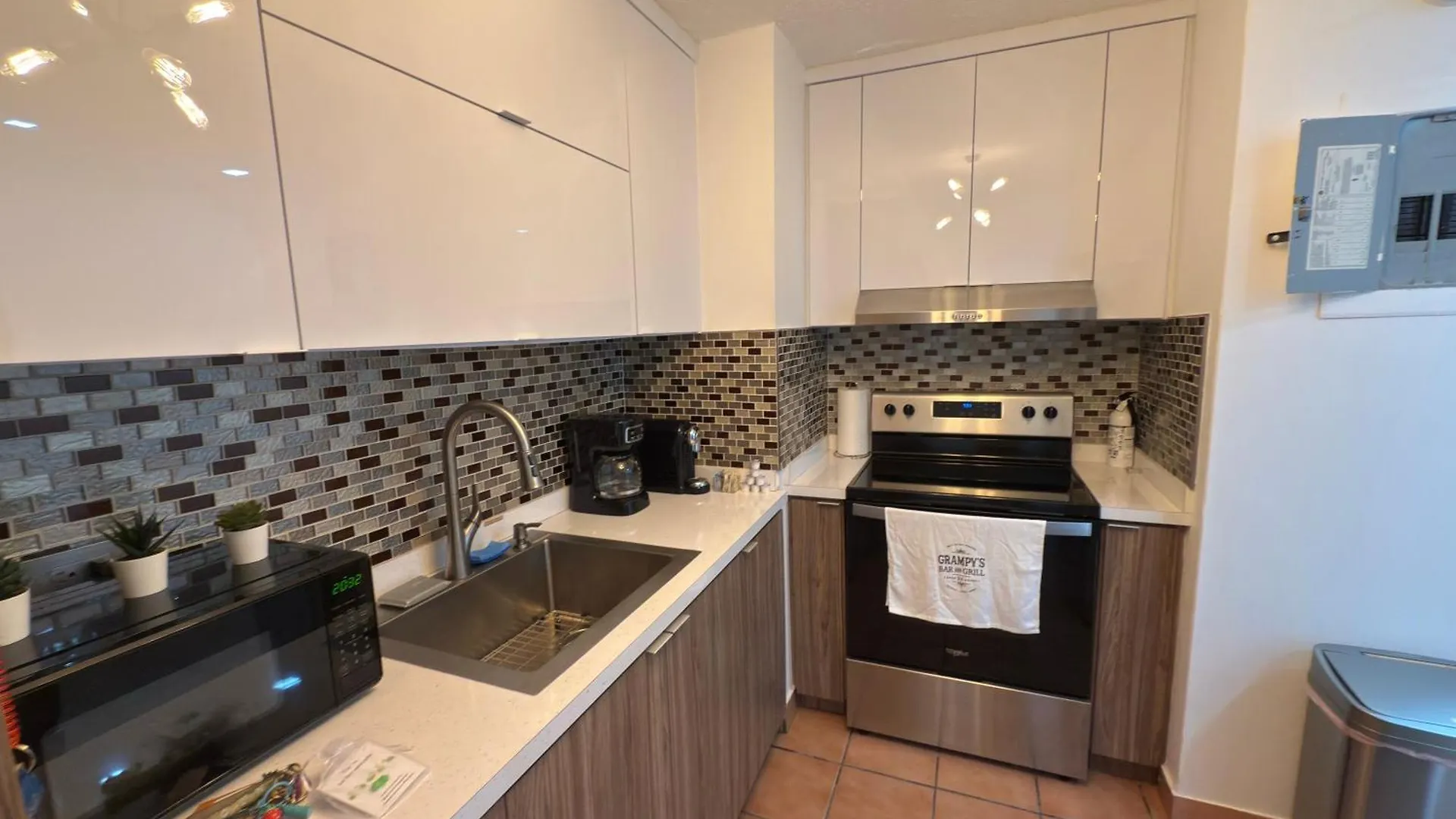 3 Bed 1 Bath 1 Park Plaza Universidad 2000 San Juan